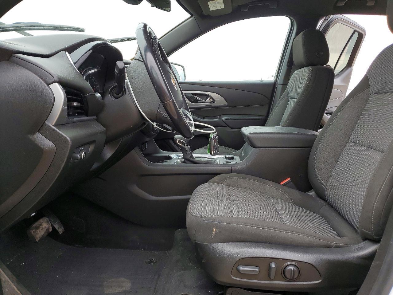 2022 Chev Traverse lt