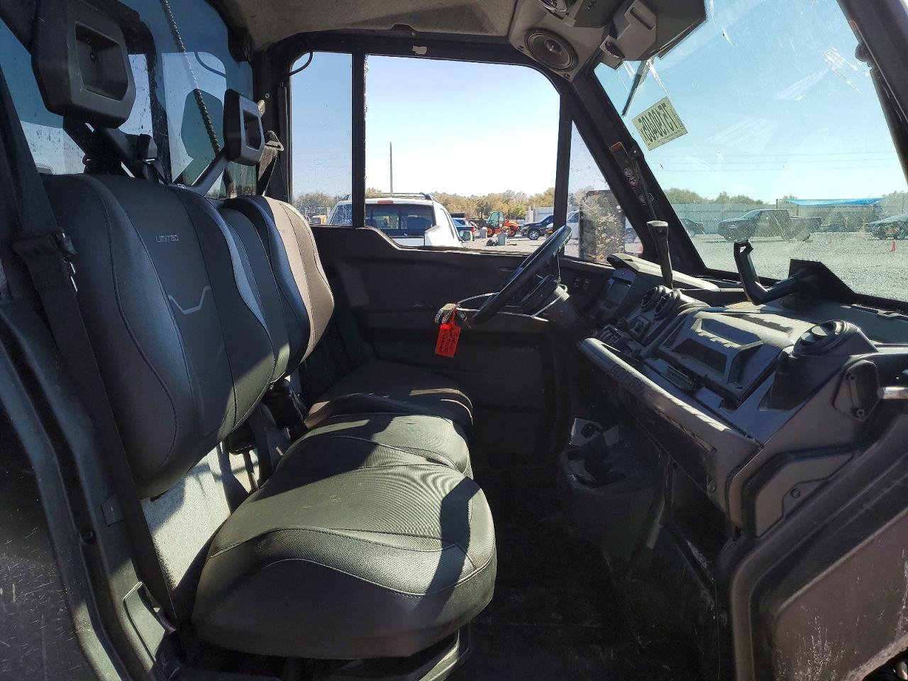 2025 Can-Am Defender Utility Vehicle