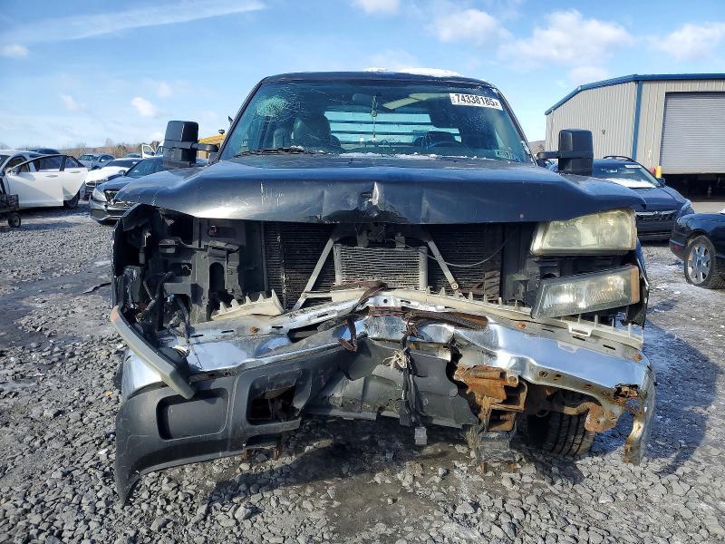 2005 Chevrolet Silverado Flatbed Truck
