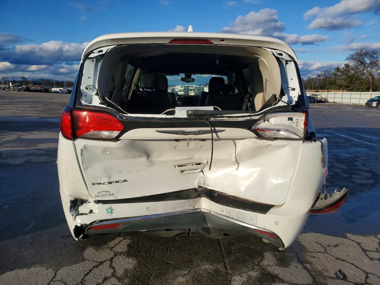 2017 Chrysler Pacifica Touring l