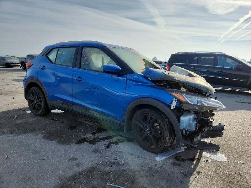 2022 Nissan Kicks sv