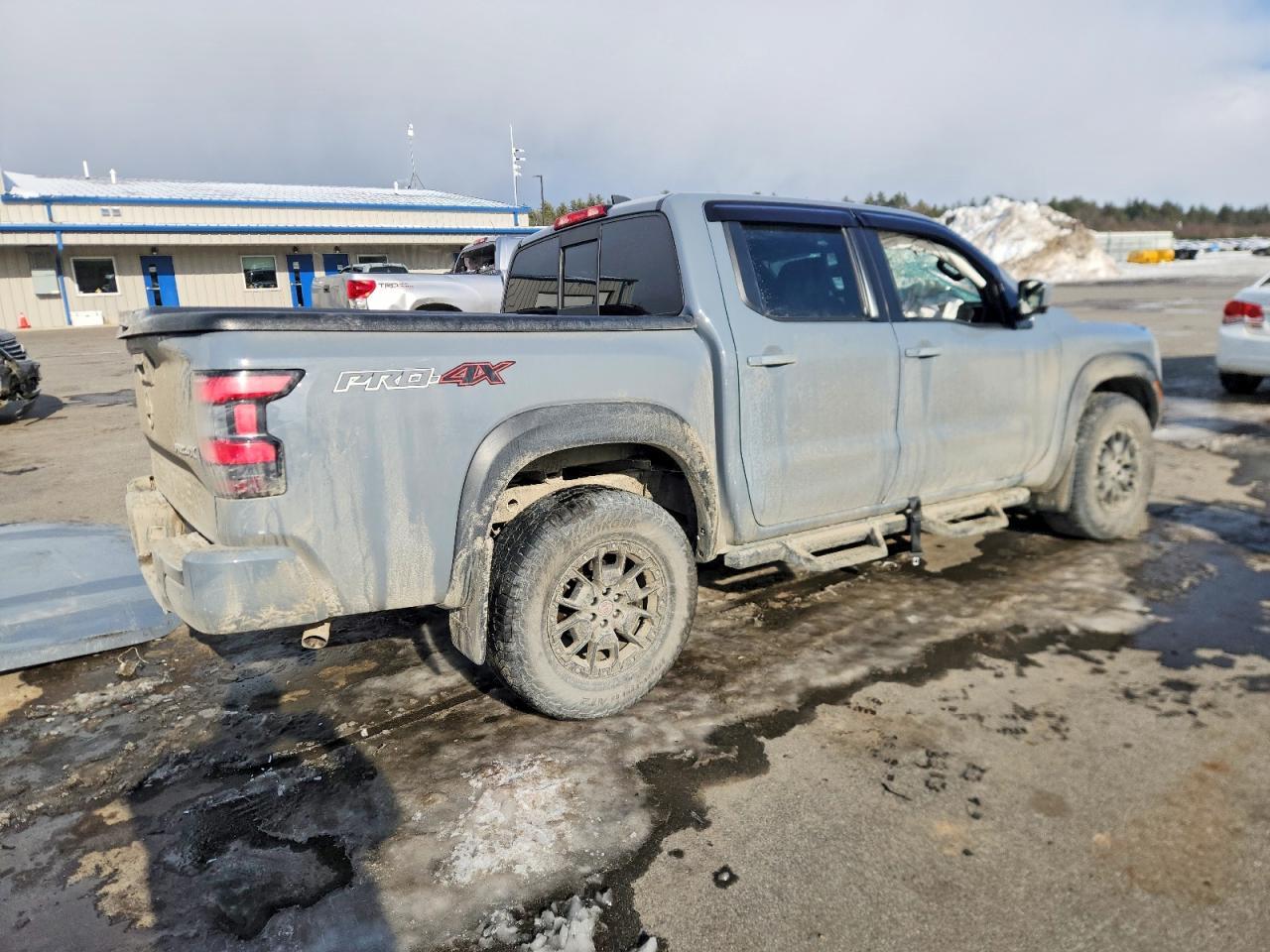 2022 Nissan Frontier s