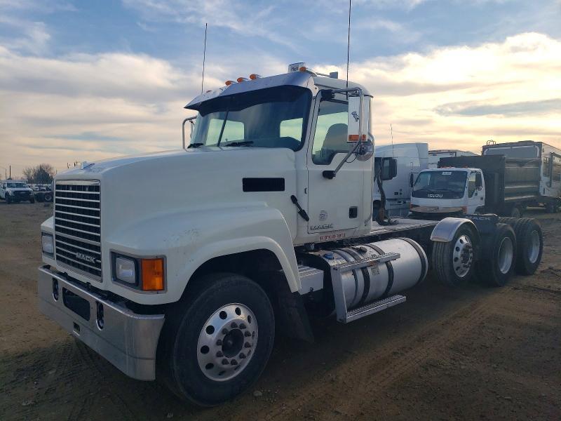 2016 Mack CHU613 Semi Truck