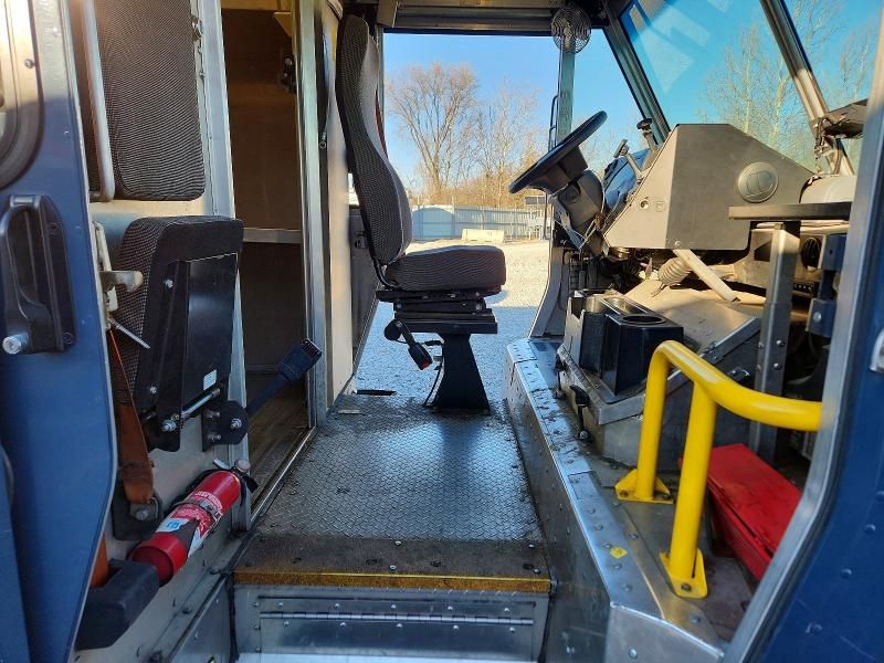 2020 Ford Commercial Chassis Delivery Truck