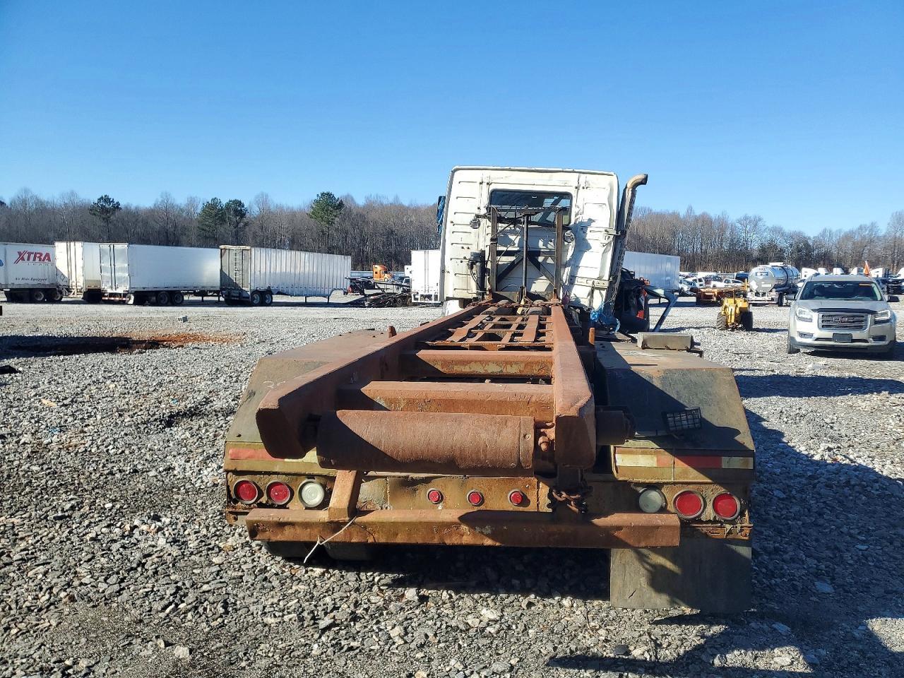 2004 Volvo Vhd Roll-off Container Truck