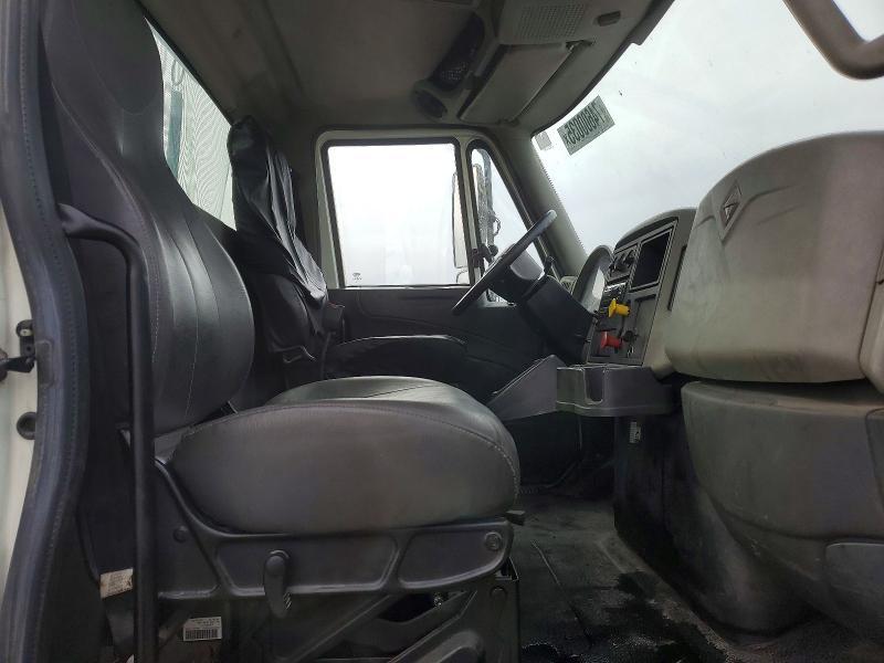 2016 International 4400 Semi Truck