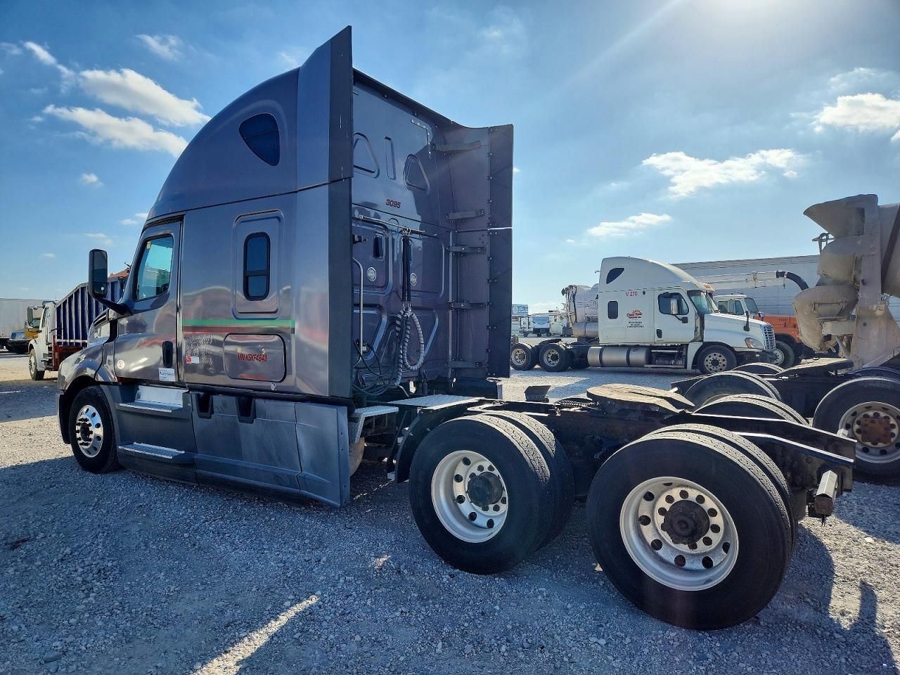 2019 Freightliner Cascadia 1-Semi Truck