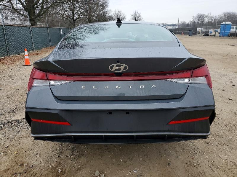 2025 Hyundai Elantra se