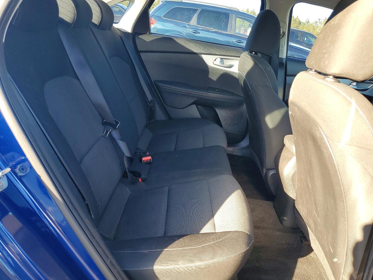 2023 KIA Forte lx