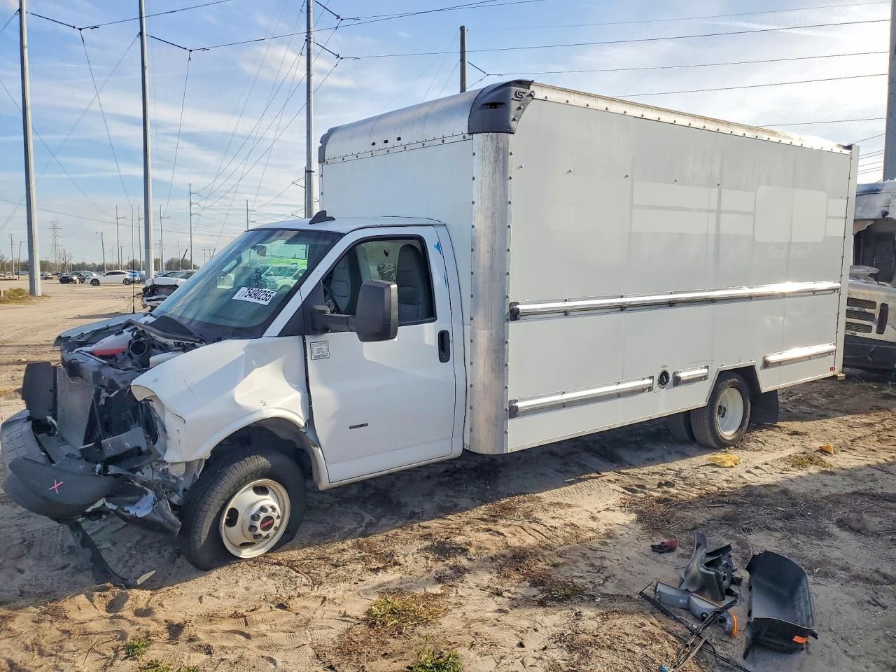 2022 GMC Savana CUT-BOX Truck