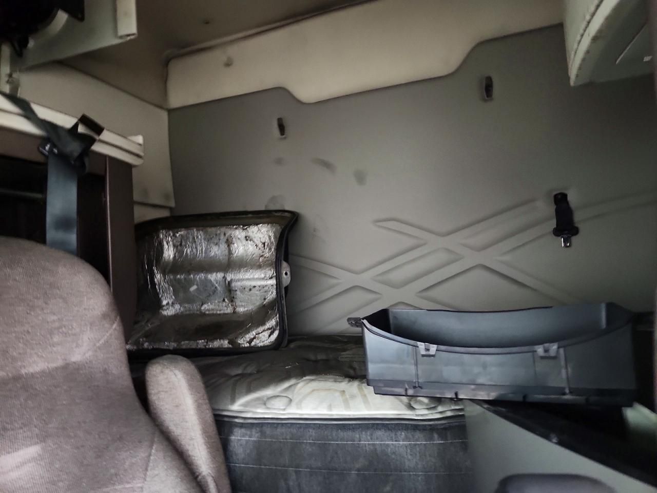 2015 Volvo VNL Semi Truck