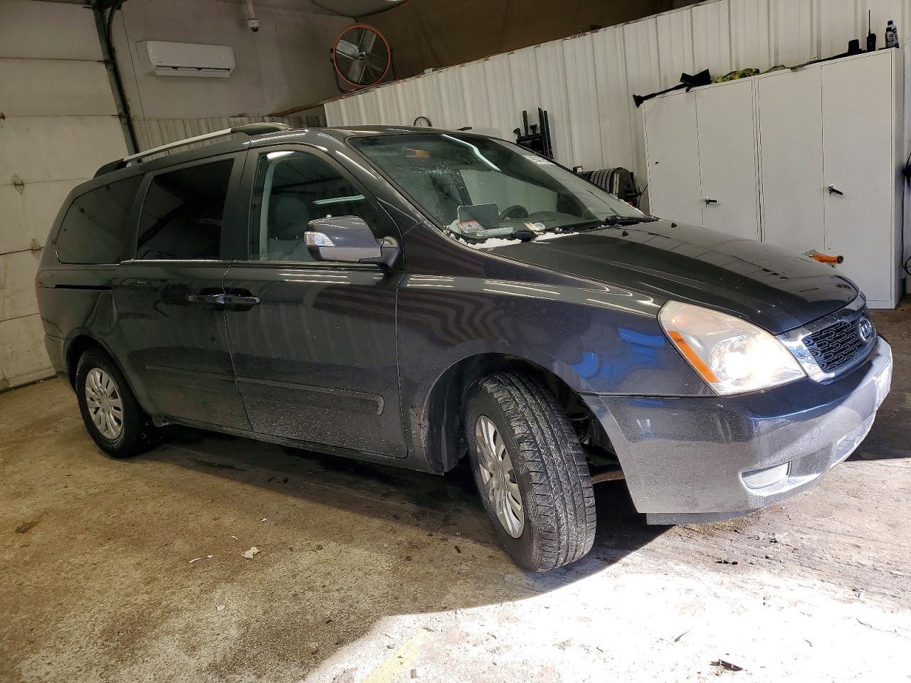 2012 KIA Sedona lx