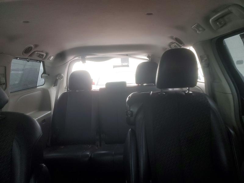 2011 Toyota Sienna se 8-passenger