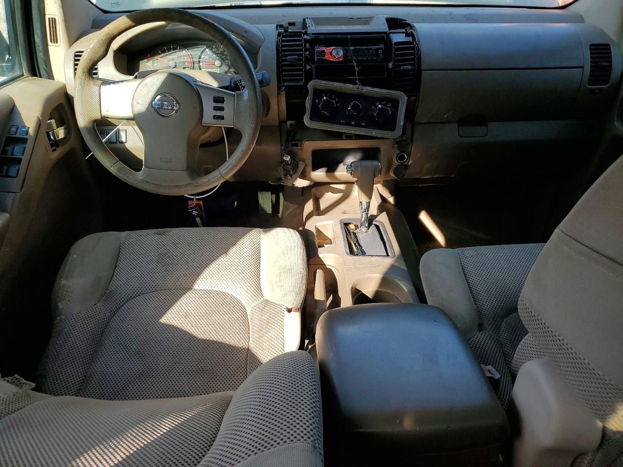 2005 Nissan Frontier Crew cab le