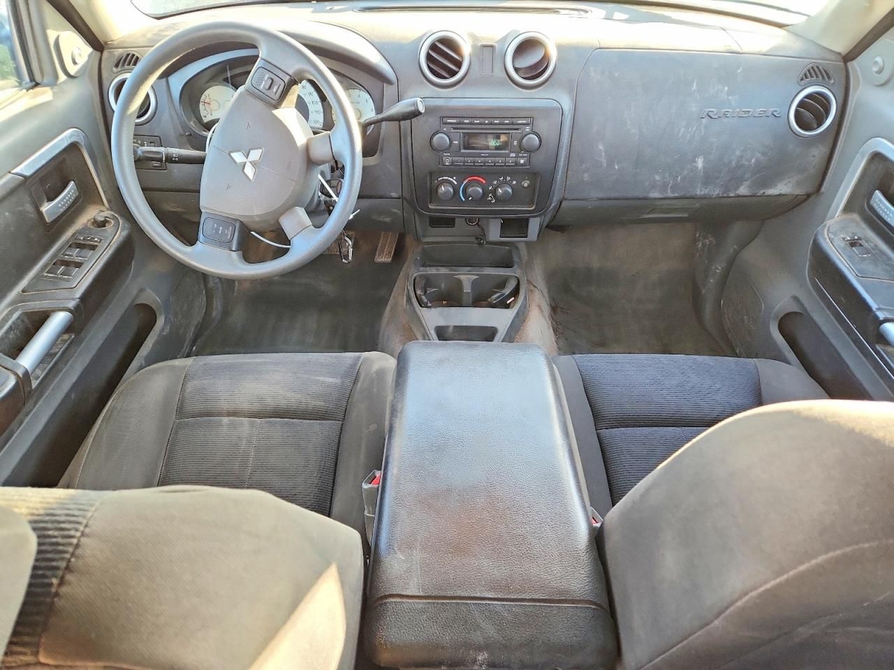 2007 Mitsubishi Raider ls