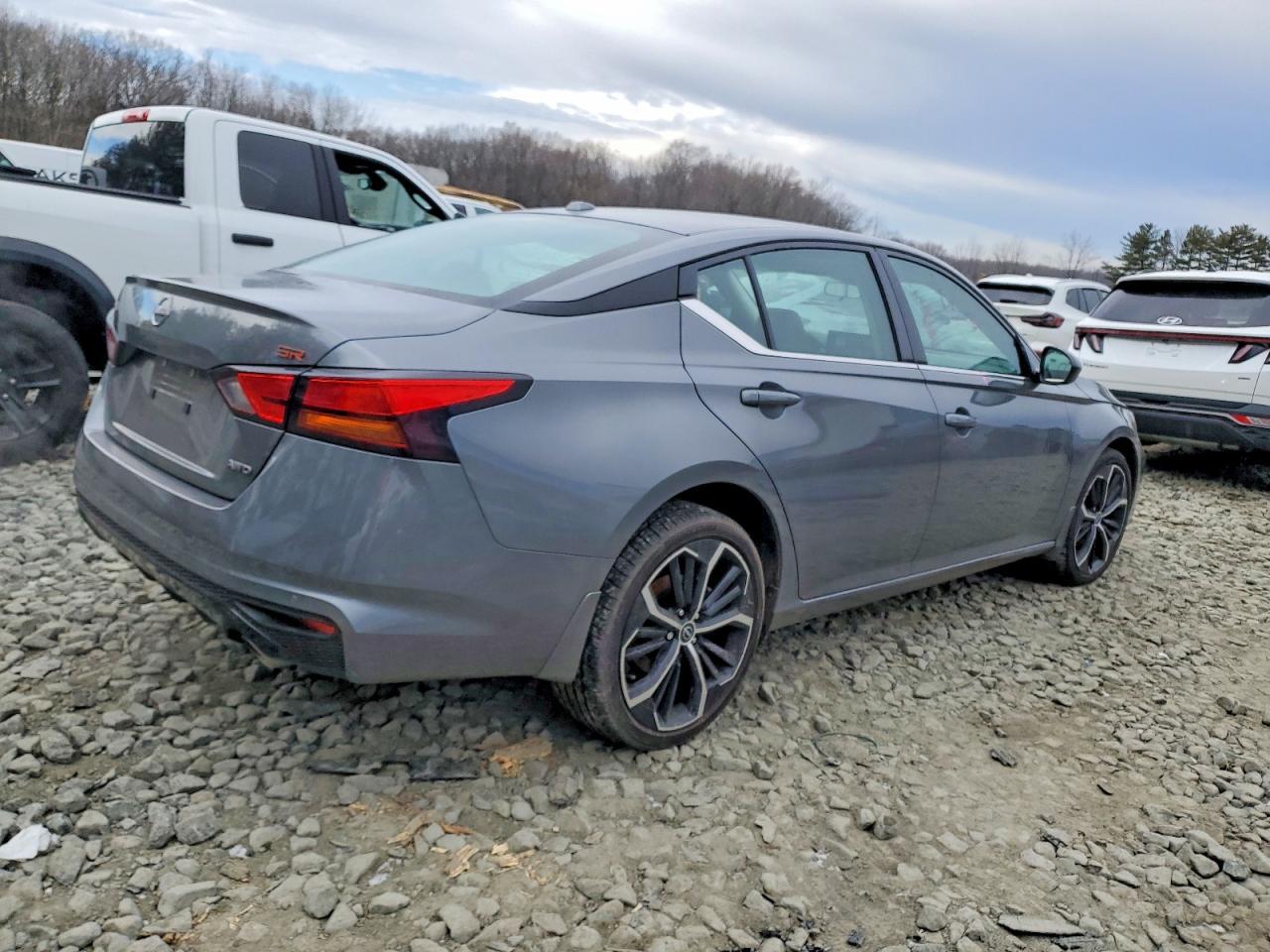 2025 Nissan Altima sr