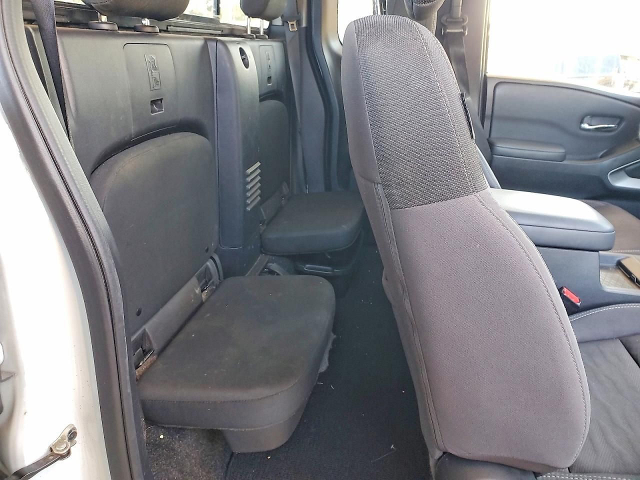 2022 Nissan Frontier s