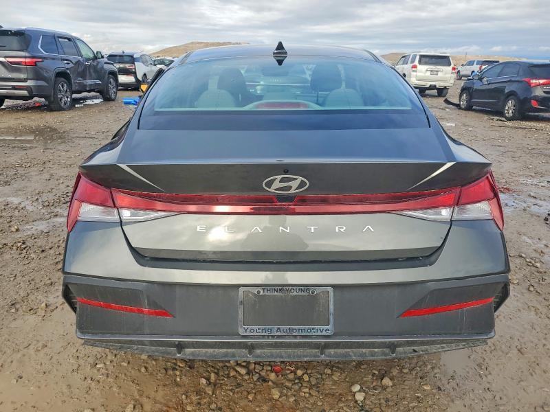 2025 Hyundai Elantra se