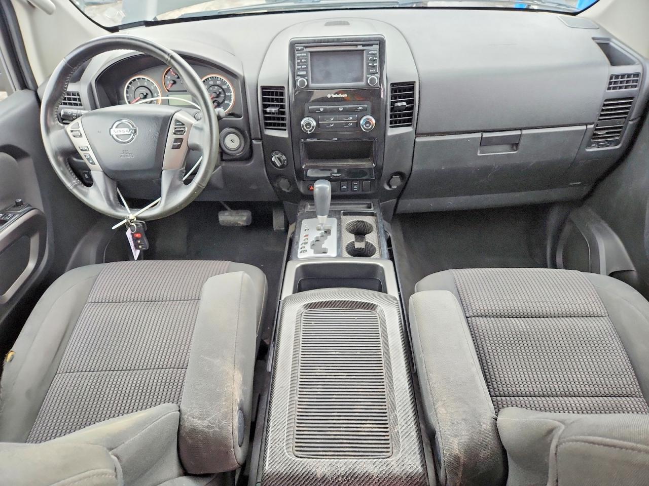 2015 Nissan Titan SV