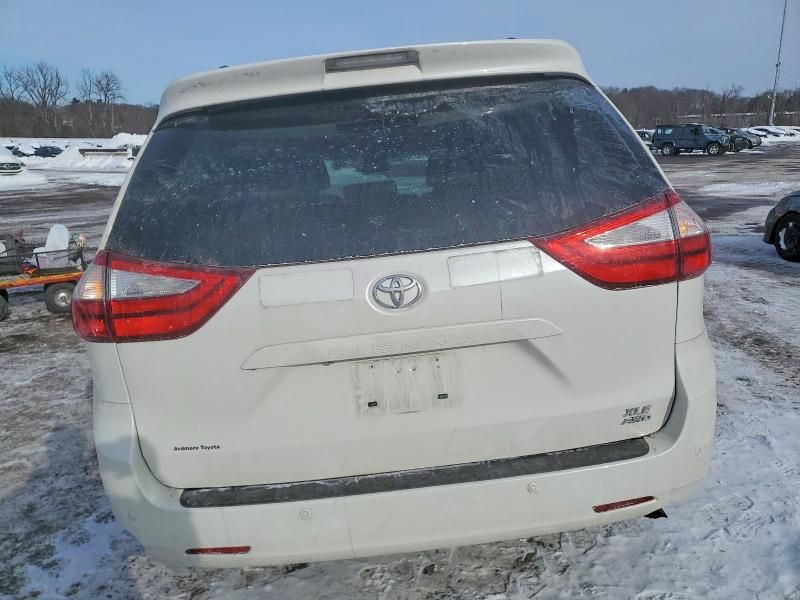 2016 Toyota Sienna xle