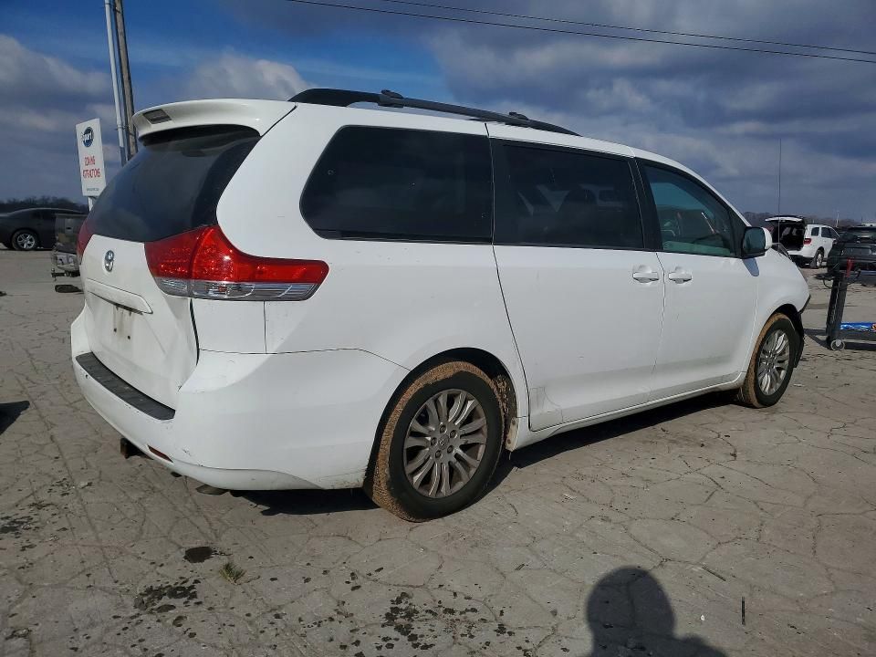 2013 Toyota Sienna xle