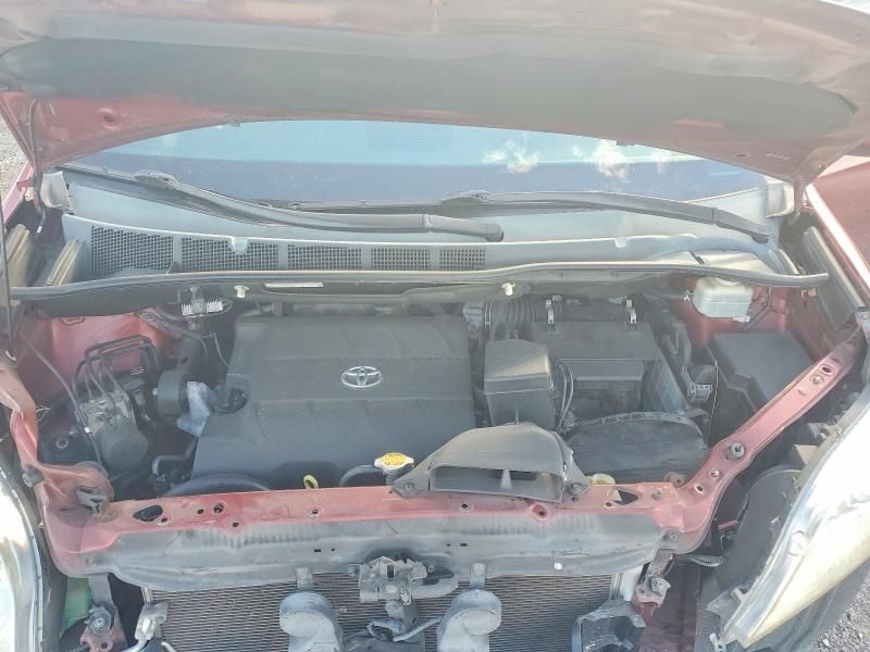 2013 Toyota Sienna le