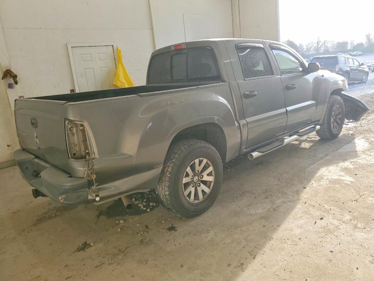 2008 Mitsubishi Raider ls