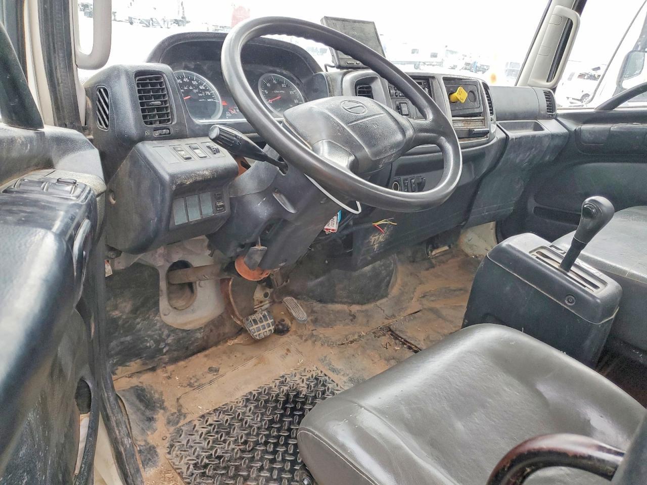 2013 Hino 268 Flatbed Truck