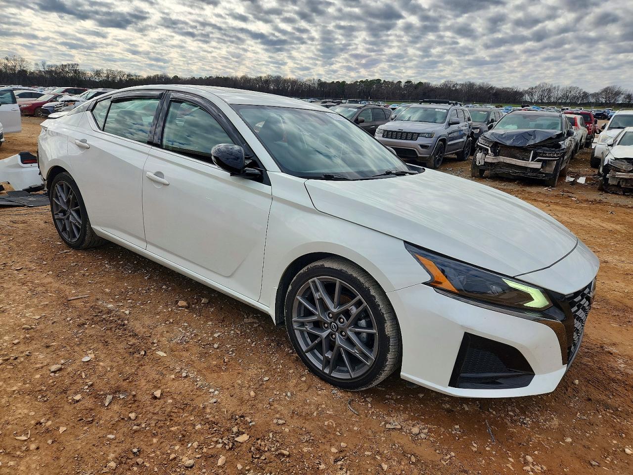 2023 Nissan Altima sr
