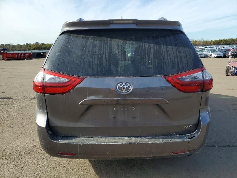 2020 Toyota Sienna xle