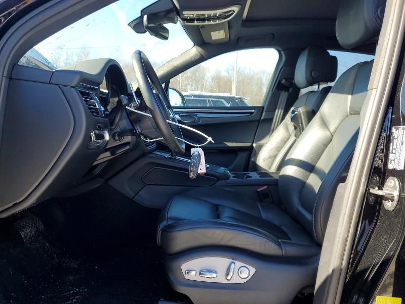 2023 Porsche Macan Base
