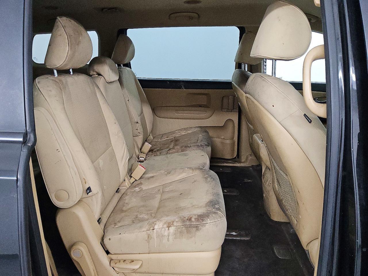 2016 KIA Sedona lx
