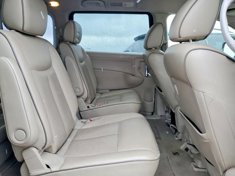 2015 Nissan Quest s