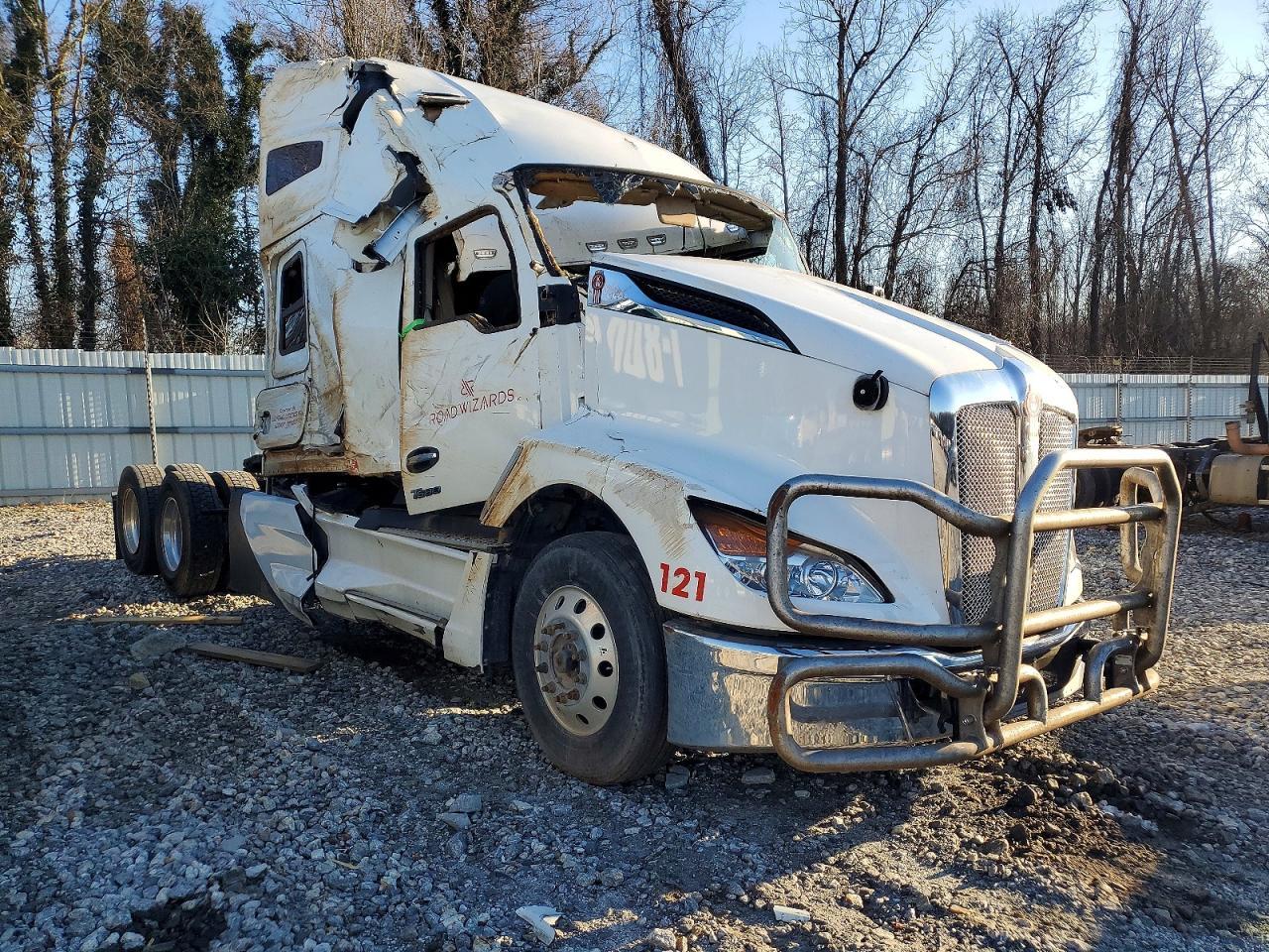 2025 Kenworth T680 Semi Truck