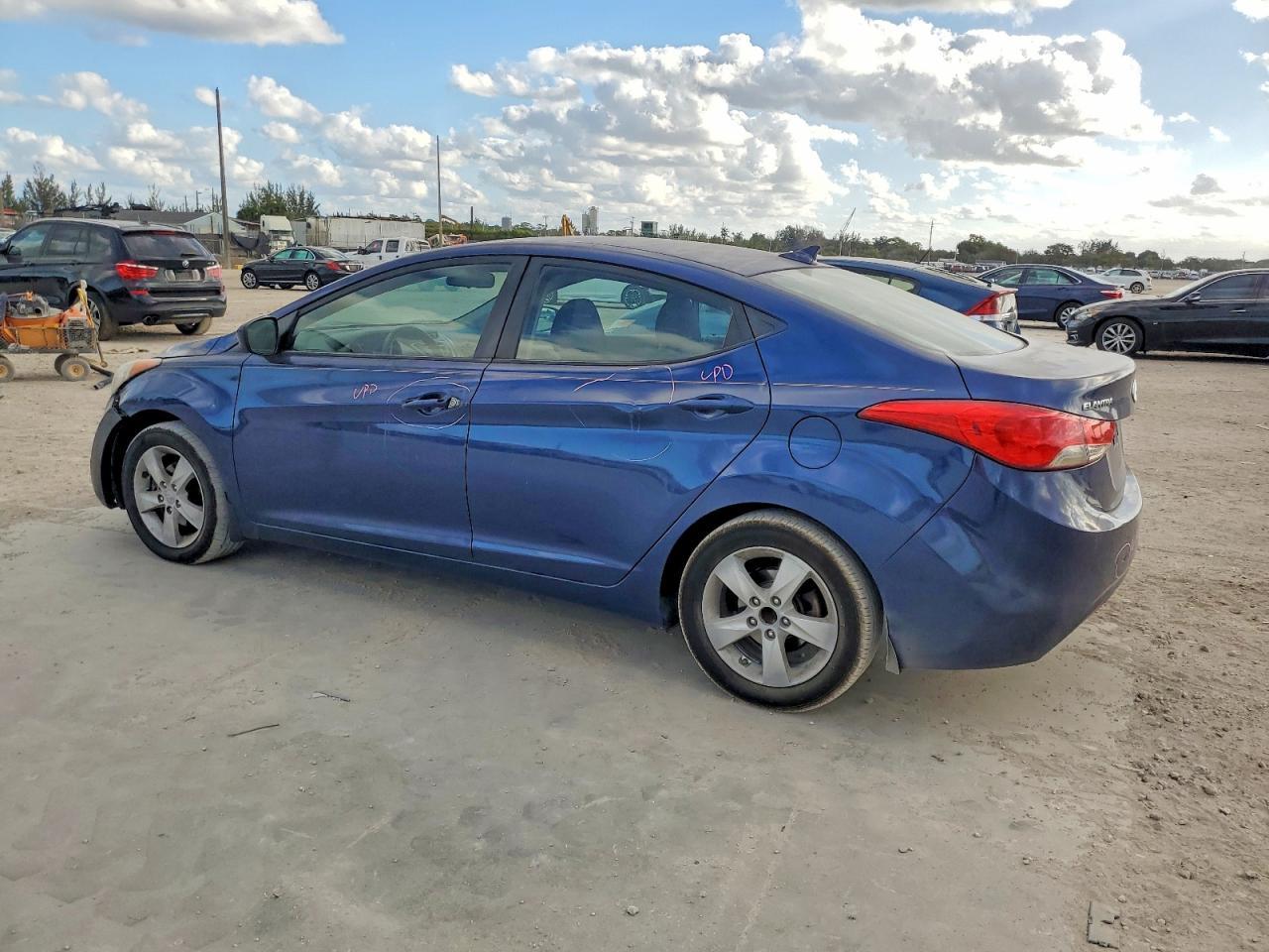 2013 Hyun Elantra gls Automatic