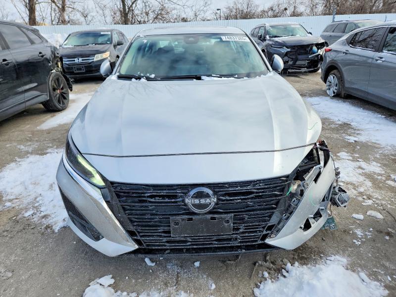 2024 Nissan Altima sv