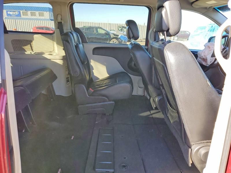 2014 Chrysler Town & Country Touring