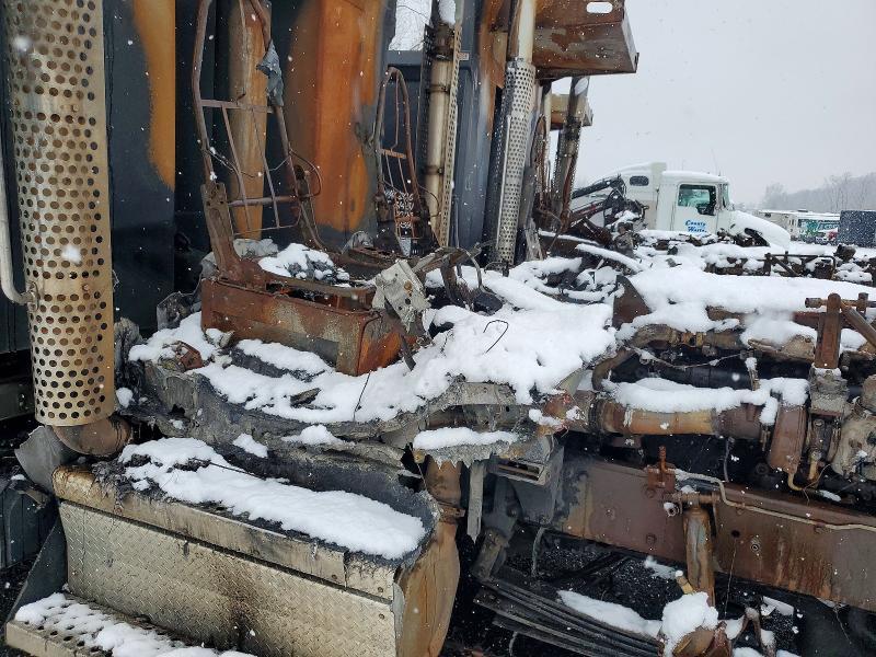 2020 Kenworth T880 Dump Truck