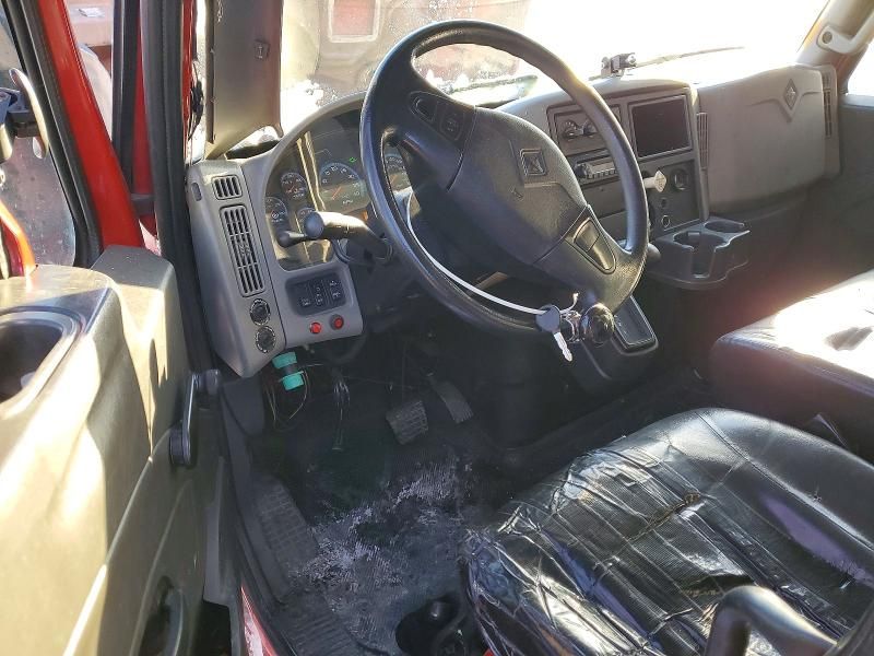 2014 International 4300 box Truck