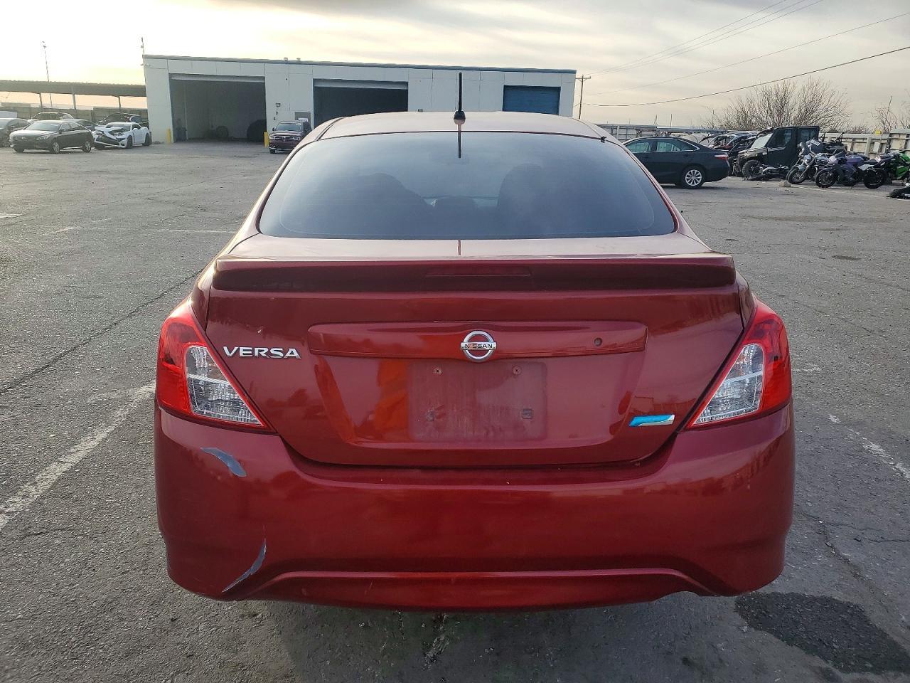 2016 Niss Versa s