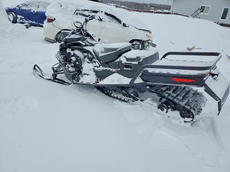 2025 Skidoo Expedition se 900 t