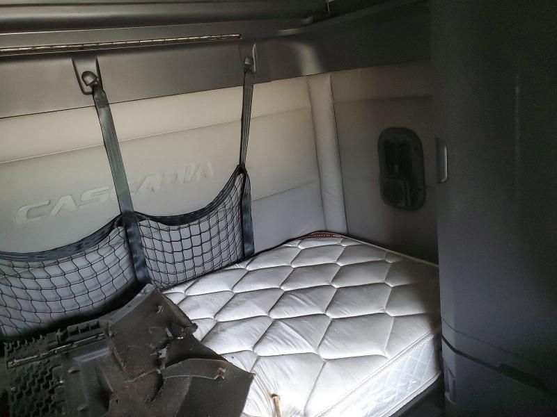 2020 Freigliner 2020 Freightliner Cascadia 126 Semi Truck