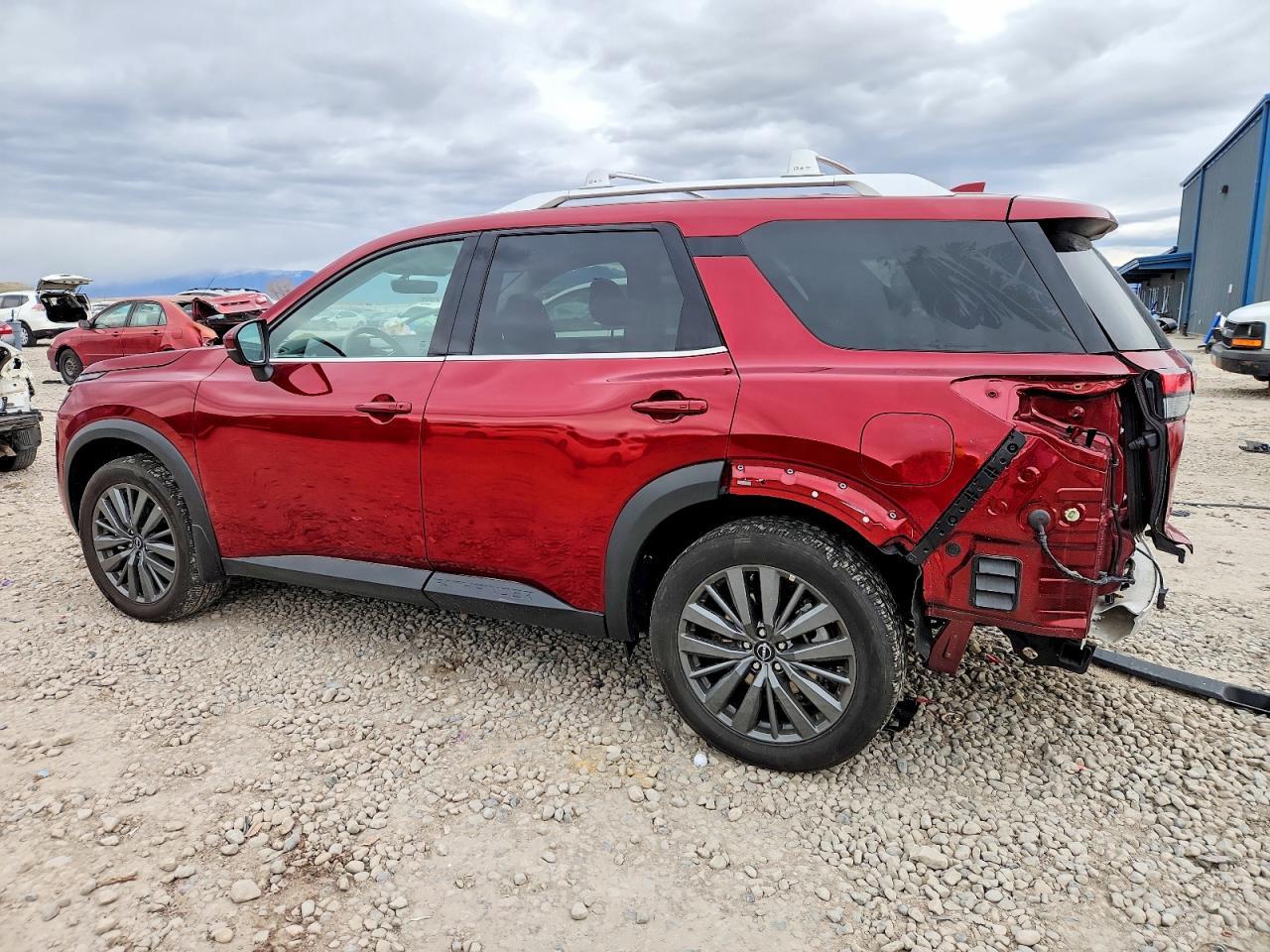 2025 Nissan Pathfinder sl