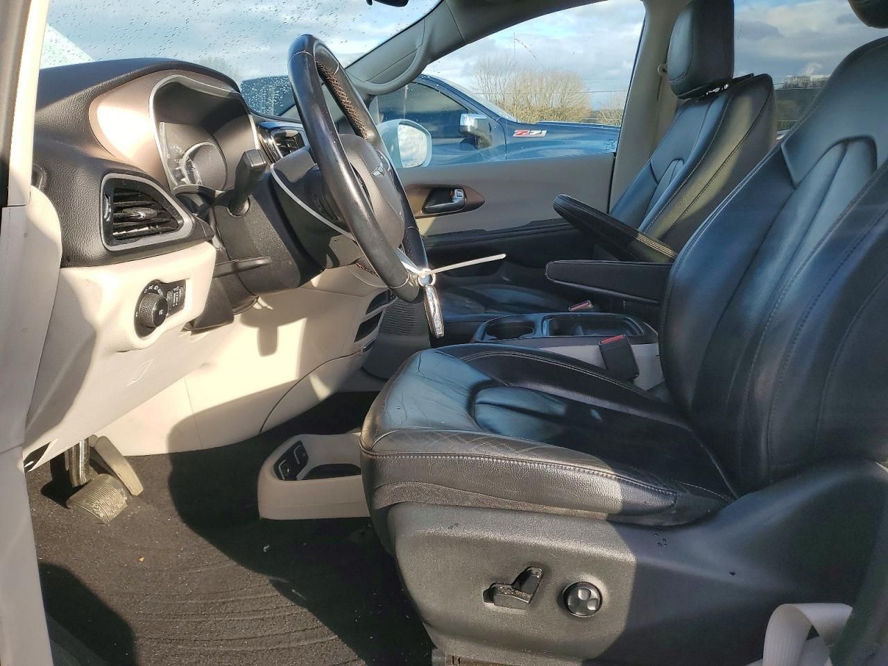 2017 Chrysler Pacifica Touring l