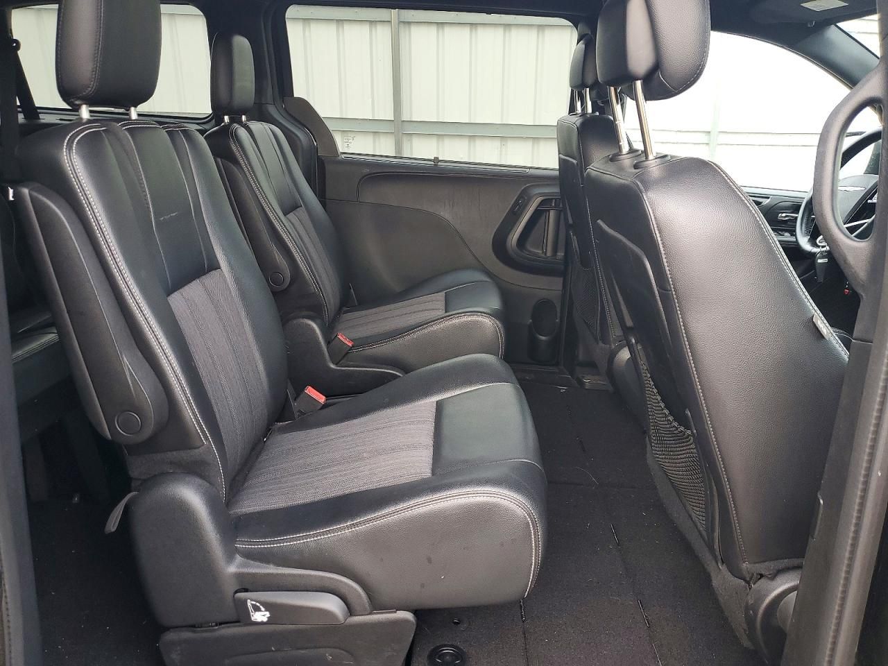 2014 Chrysler Town & Country s