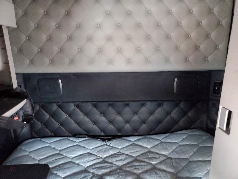 2024 Kenworth T680 Semi Truck