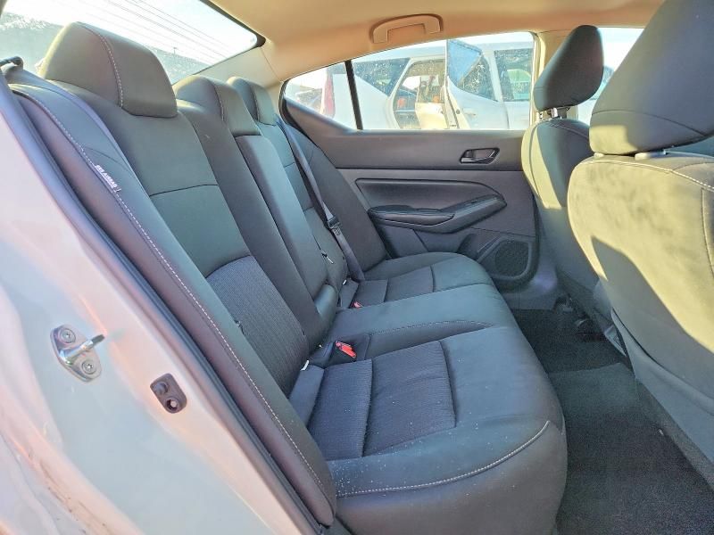 2024 Nissan Altima sv