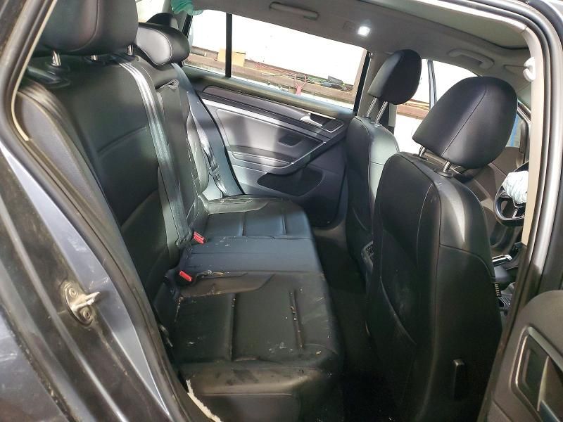 2018 Volkswagen Golf Sportwagen s