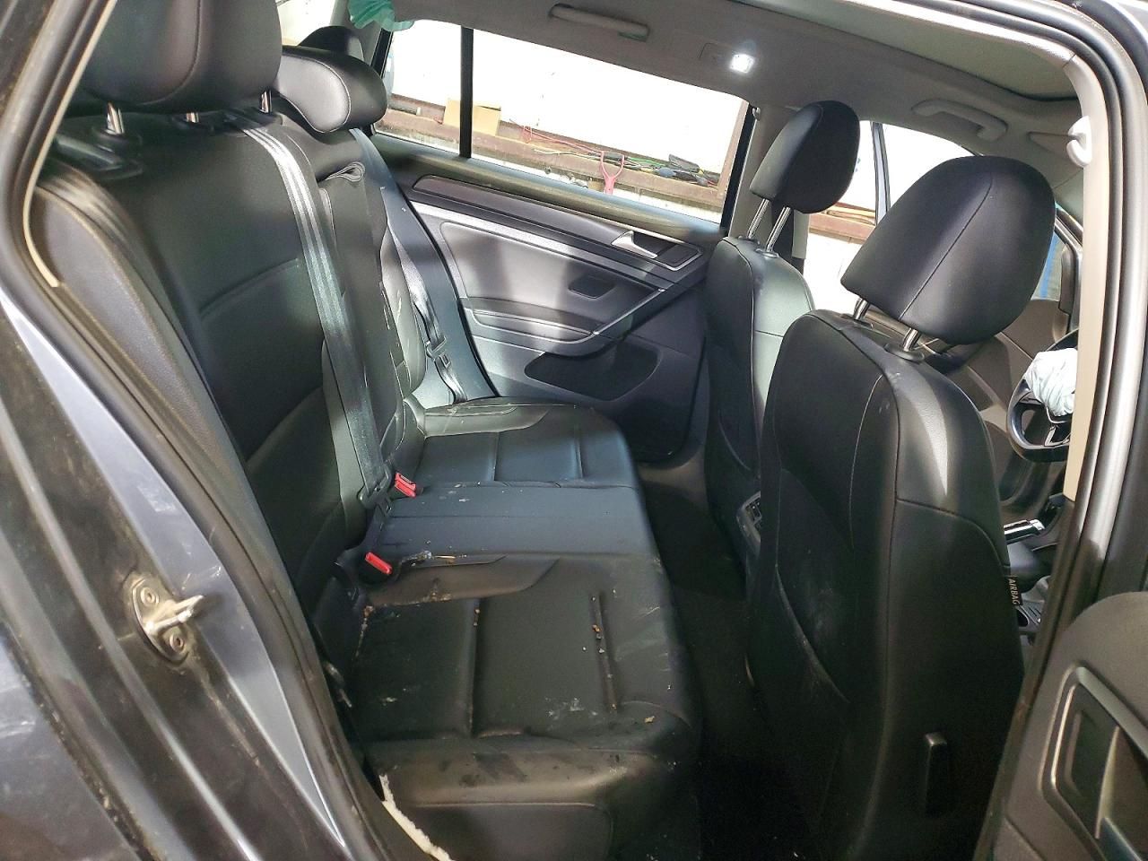 2018 Volkswagen Golf Sportwagen s