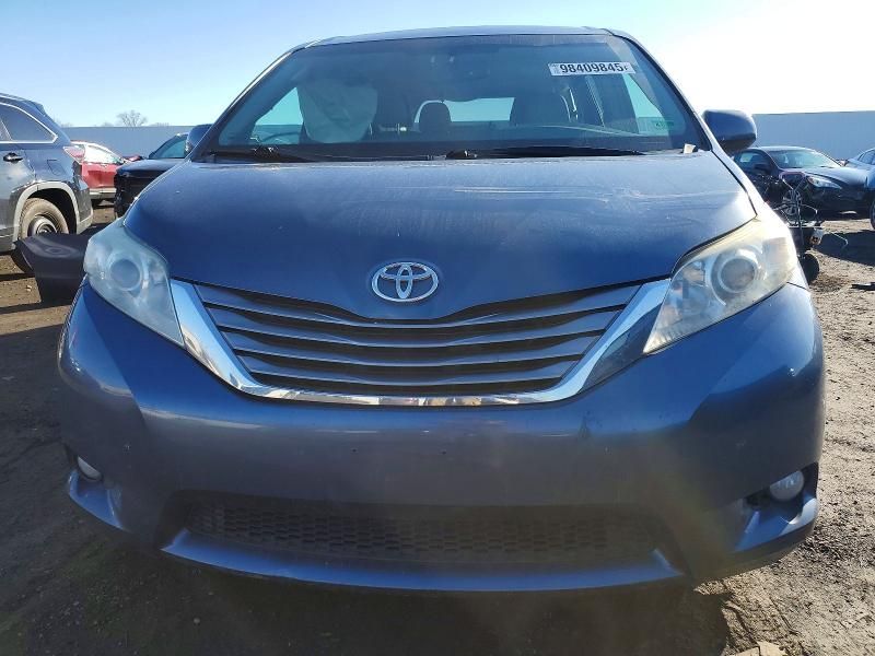 2015 Toyota Sienna xle